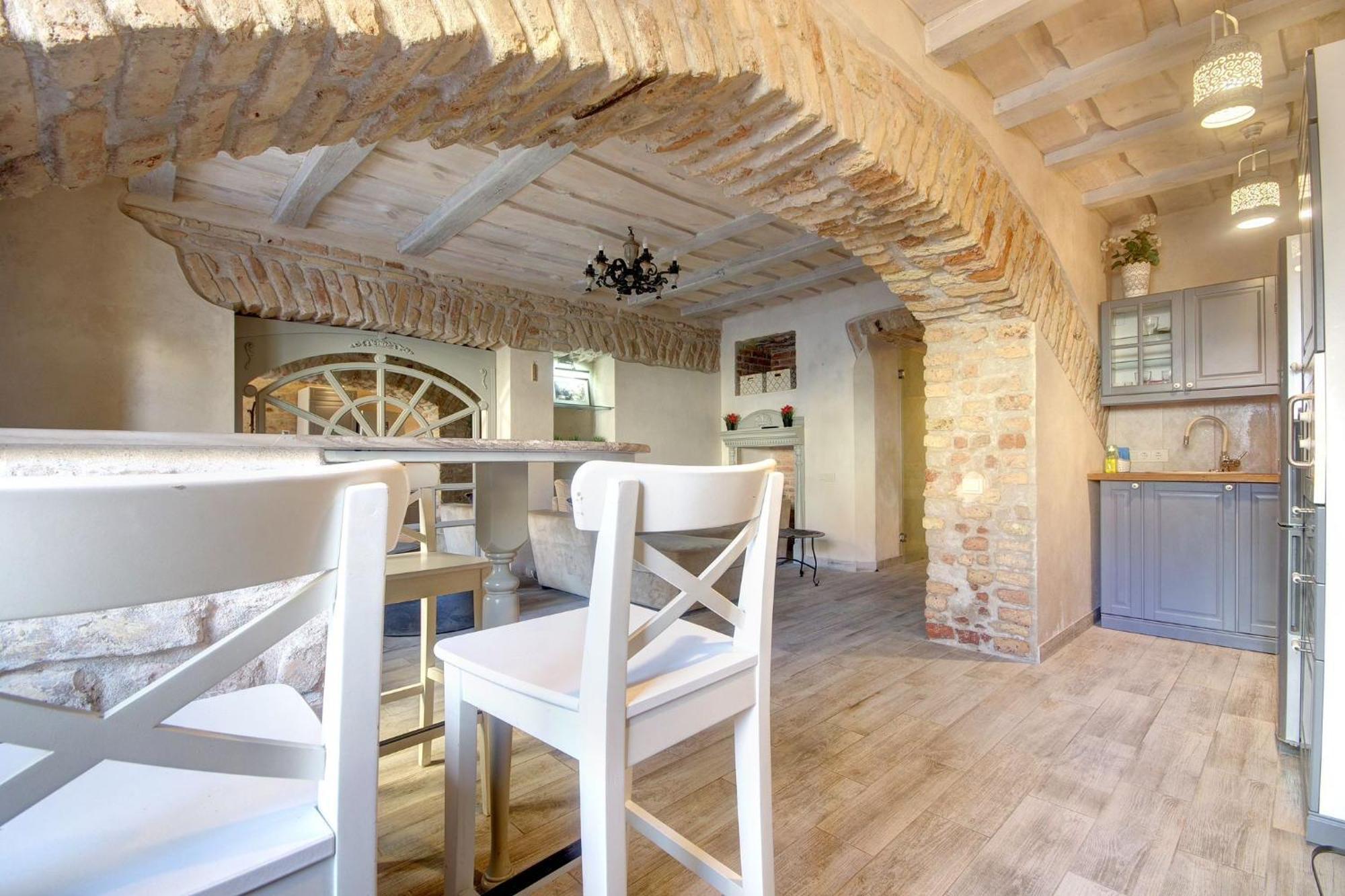 Historical Apartments X Free Parking Self Check In 24X7 By H&H VNO Buitenkant foto