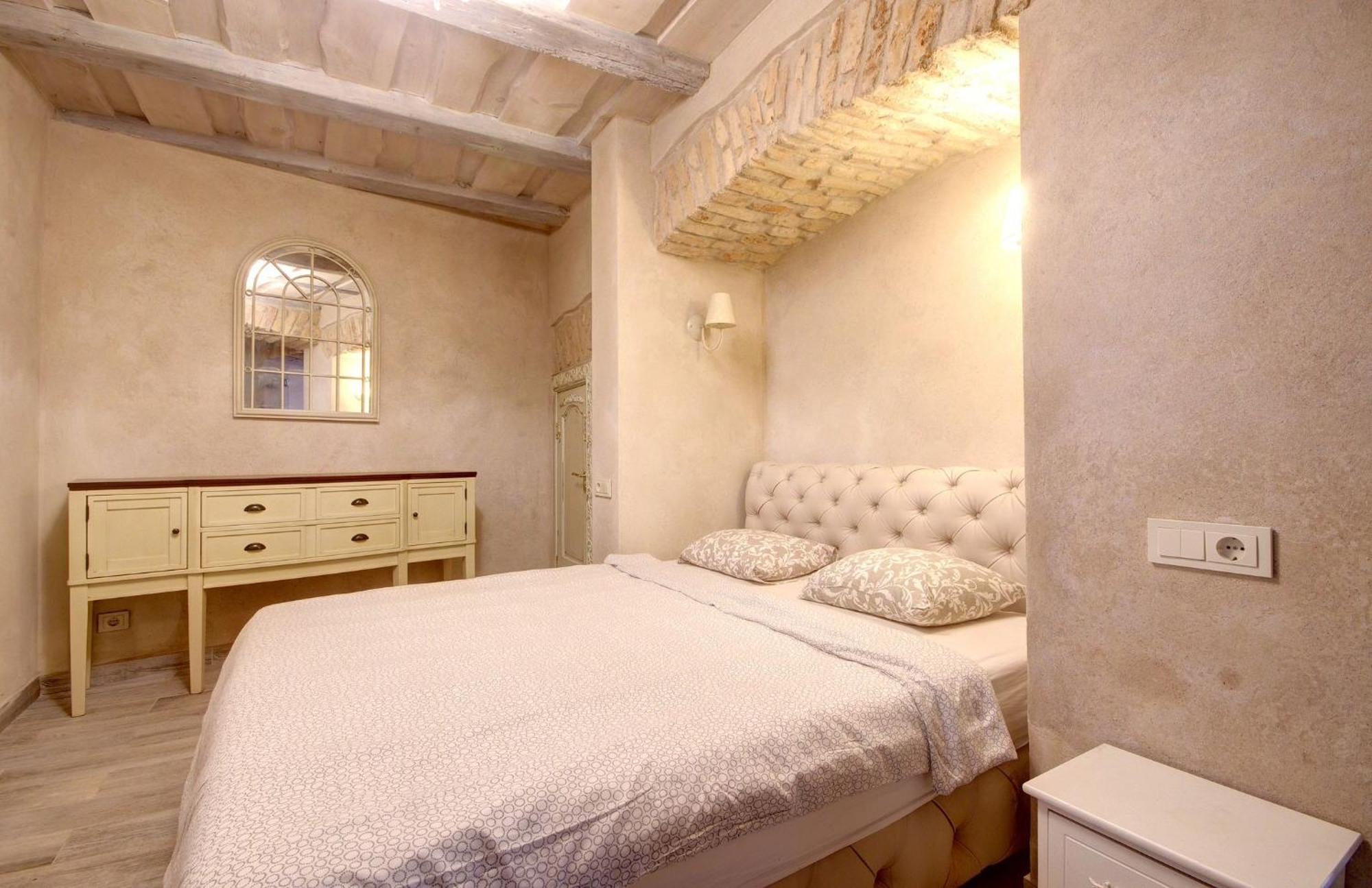 Historical Apartments X Free Parking Self Check In 24X7 By H&H VNO Buitenkant foto