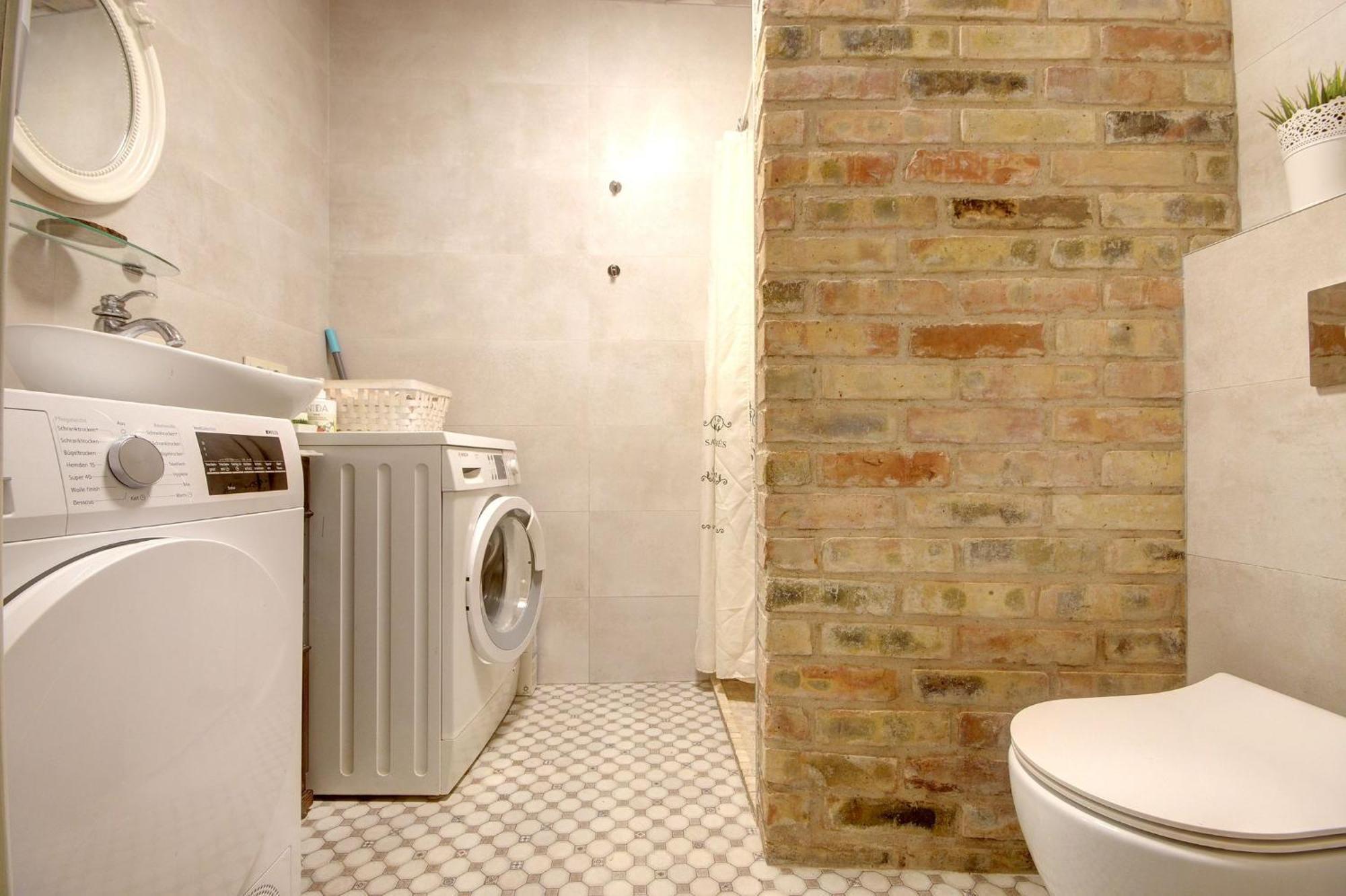 Historical Apartments X Free Parking Self Check In 24X7 By H&H VNO Buitenkant foto
